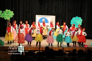 نمایش شاد و موزیکال «شهر ترانه خاله سارا» در زنجان اجرا میشود. 3