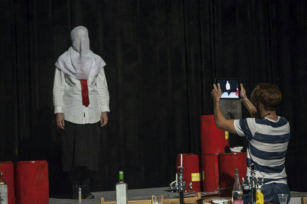 نمایش «آقای بیدرمن و آتش‌افروزان» در تالار هنر فرهنگسرای امام خمینی(ره) شهر زنجان به روی صحنه رفت 2